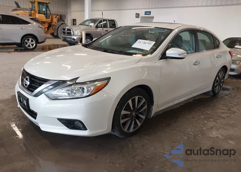 2017 Nissan Altima 2.5 z USA, uszkodzony, nr VIN 1N4AL3AP2HC284160
